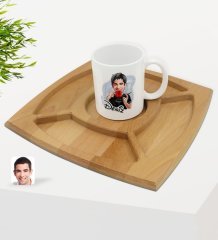 Kişiye Özel Erkek Karikatürlü Beyaz Kupa ve Doğal Masif Ahşap 4 Bölmeli Sunum Tabağı Çerezlik Hediye Seti-64