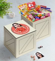 Kişiye Özel Bayan Kolay Yetişmiyor Karikatürlü Ahşap Kutuda Nostaljik Lezzetler Hediye Seti-3