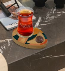 Kişiye Özel Modern Art Tasarımlı Doğal Ahşap Tabaklı Heybeli Çay Bardağı Sunum Seti Model 8