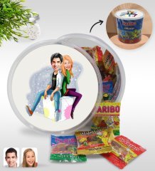 Kişiye Özel Sevgililer Karikatürlü Dev Boy Haribo Minis Kovası (10gx100adet) Model 35