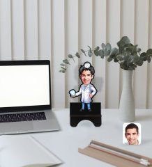 Kişiye Özel Erkek Diş Hekimi Karikatürlü Ahşap Biblo Telefon Standı-3