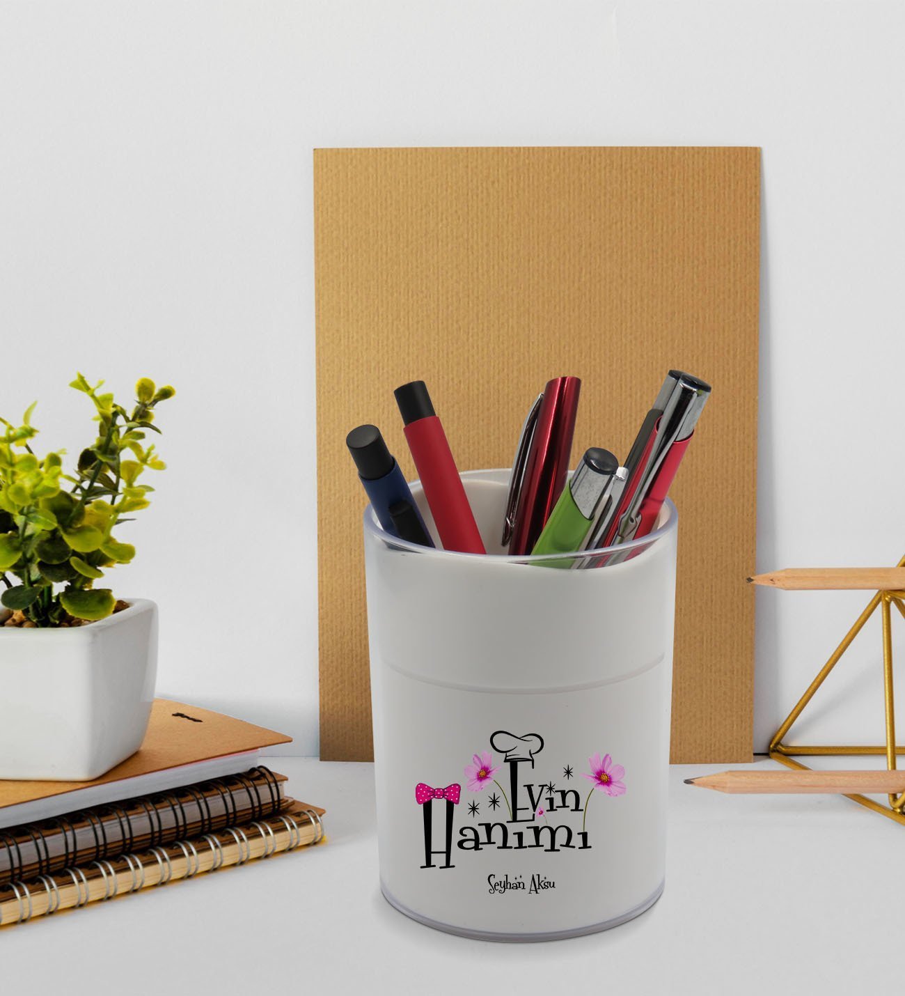 BK Gift Kişiye Özel Evin Hanımı Tasarımlı Beyaz Akrilik Kalemlik - Model 1