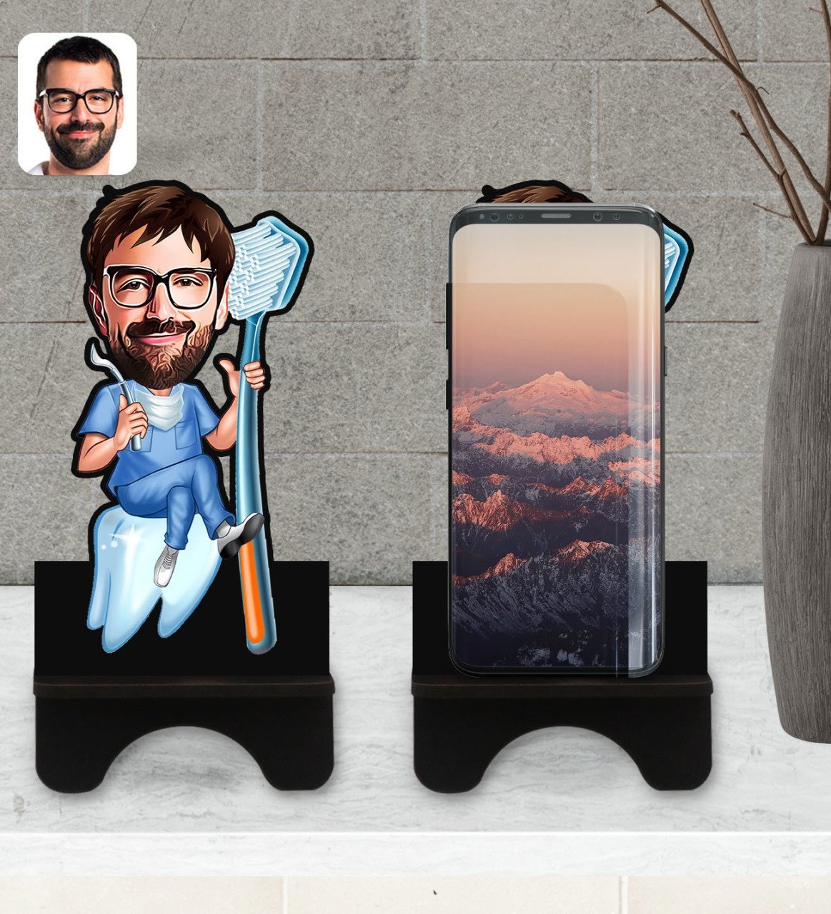 Kişiye Özel Erkek Diş Hekimi Karikatürlü Ahşap Biblo Telefon Standı-2
