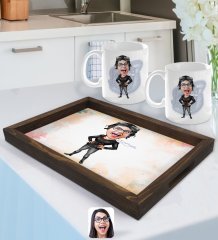 Kişiye Özel Kadın Pilot Karikatürlü Doğal Ahşap Tepsi ve 2’li Kupa Bardak Seti