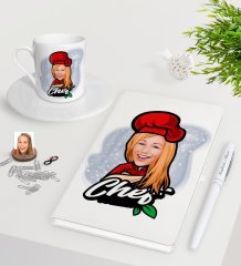 Kişiye Özel Bayan Chef Karikatürlü Beyaz Defter Kalem Türk Kahvesi Fincanı Seti-10
