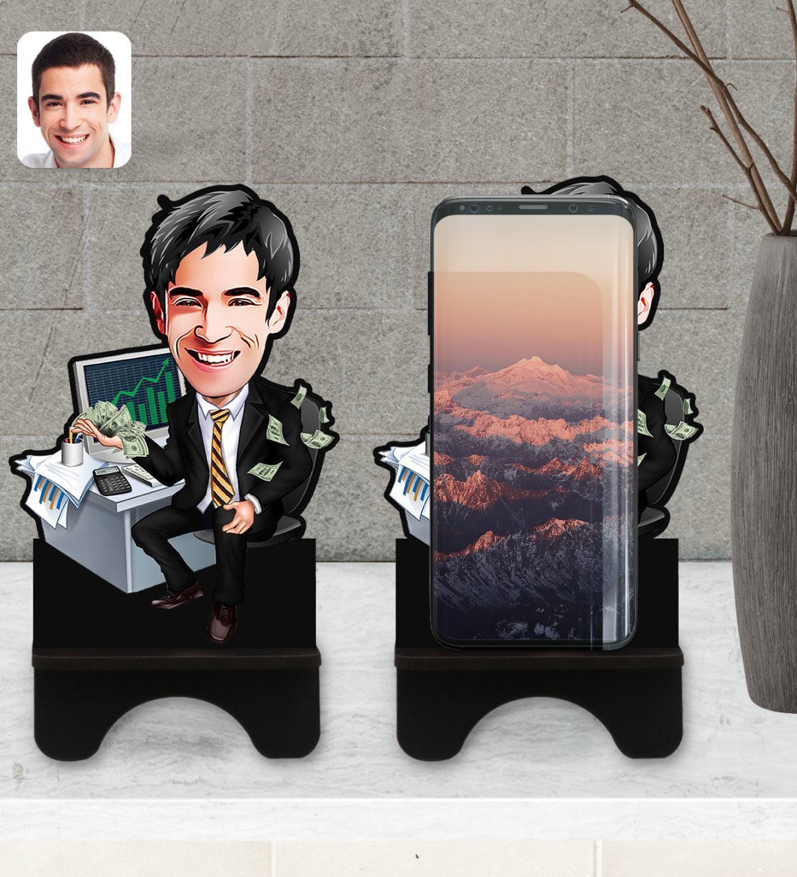 Kişiye Özel Erkek Bankacı Karikatürlü Ahşap Biblo Telefon Standı-3
