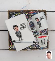 BK Gift Kişiye Özel Karikatür Tasarımlı Defter Kalem Kupa ve Mini Kovada Kokulu Mum Hediye Seti-1, Arkadaşa Hediye, Sevgiliye Hediye, Yeni İş Hediyesi