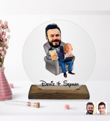 Kişiye Özel Baba Oğul Karikatürlü Yuvarlak Ahşap Standlı Biblo-1