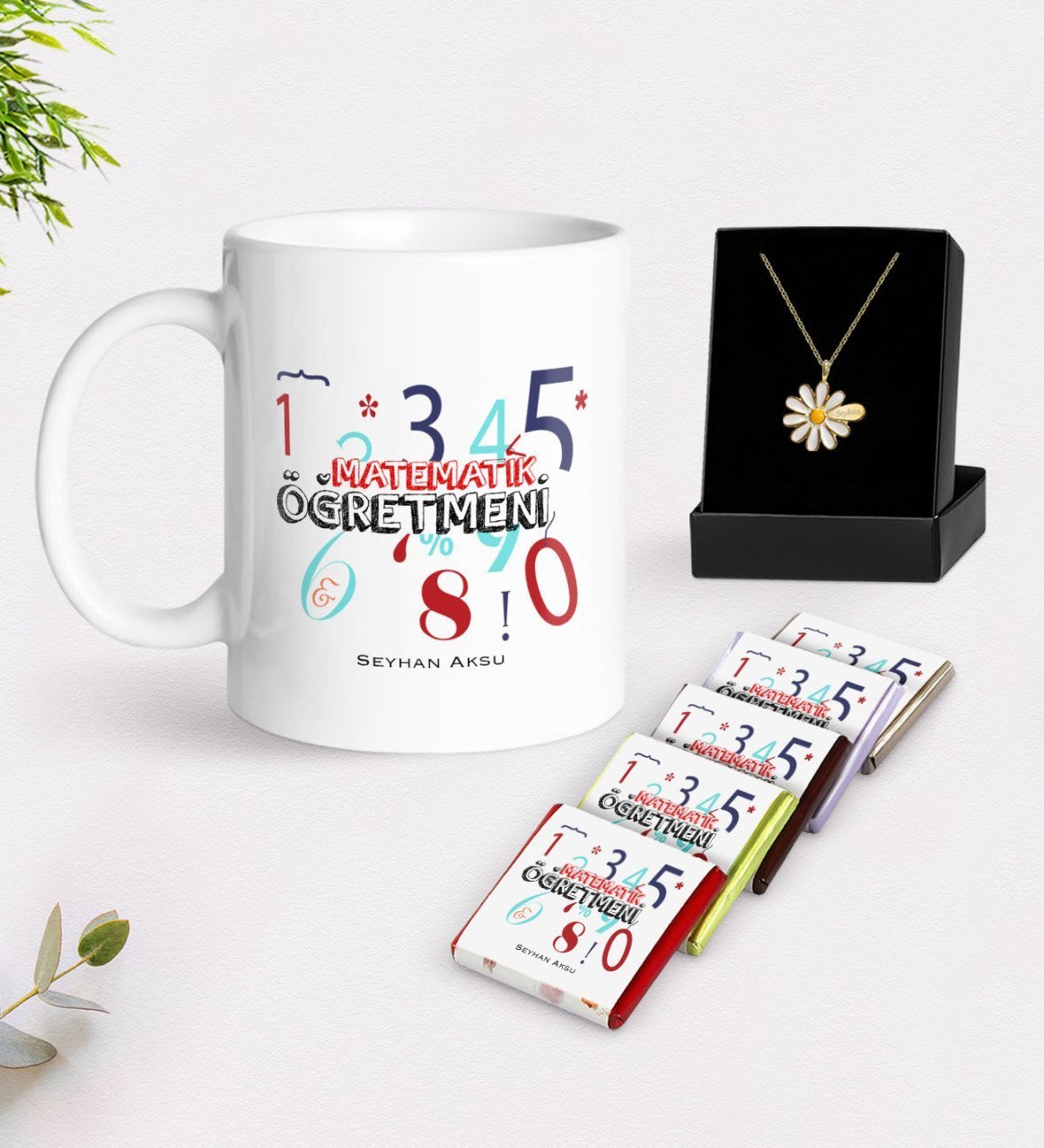 Kişiye Özel Matematik Öğretmeni Beyaz Kupa Çikolata ve İsimli Papatya Kolye Hediye Seti-4