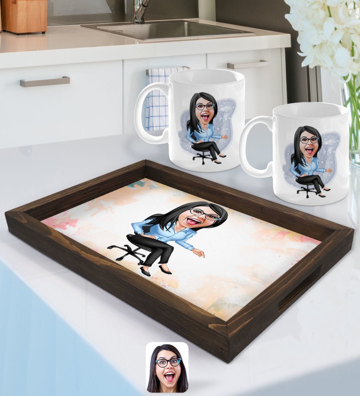 Kişiye Özel Kadın Patron Karikatürlü Doğal Ahşap Tepsi ve 2’li Kupa Bardak Seti-5