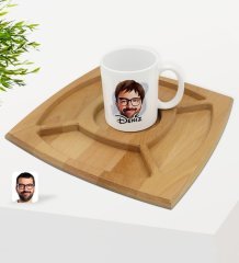 Kişiye Özel Erkek Yüz Karikatürlü Beyaz Kupa ve Doğal Masif Ahşap 4 Bölmeli Sunum Tabağı Çerezlik Hediye Seti-1