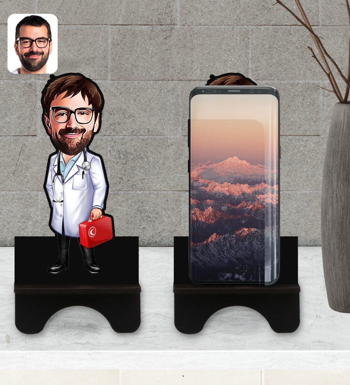 Kişiye Özel Erkek Acil Tıp Teknisyeni Karikatürlü Ahşap Biblo Telefon Standı-1