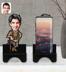 Kişiye Özel Asker Karikatürlü Ahşap Biblo Telefon Standı-2