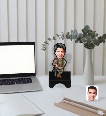 Kişiye Özel Asker Karikatürlü Ahşap Biblo Telefon Standı-2