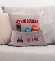 BK Gift Kişiye Özel Tasarımlı Organizer Kumanda ve Atıştırmalık Cepli Pembe Kırlent Yastık- 1, Ev Dekoru, Ev Hediyesi