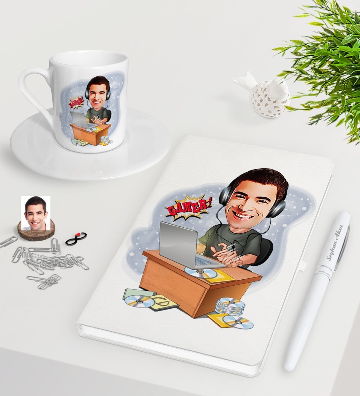 Kişiye Özel Erkek Gamer Karikatürlü Beyaz Defter Kalem Türk Kahvesi Fincanı Seti-1