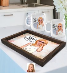 Kişiye Özel Kadın Nihayetinde Karikatürlü Doğal Ahşap Tepsi ve 2’li Kupa Bardak Seti-4