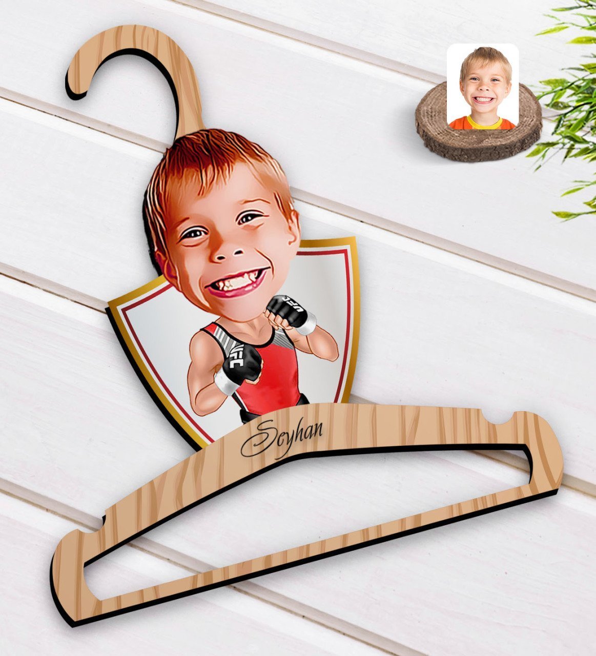 Kişiye Özel Çocuk Kick Box Karikatürlü Standart Boy Ahşap Elbise Askısı-1