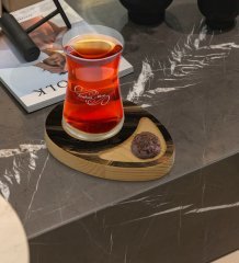 Kişiye Özel Mermer Tasarımlı Doğal Ahşap Tabaklı Heybeli Çay Bardağı Sunum Seti Model 8