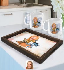 Kişiye Özel Kadın Muhasebeci Karikatürlü Doğal Ahşap Tepsi ve 2’li Kupa Bardak Seti-1