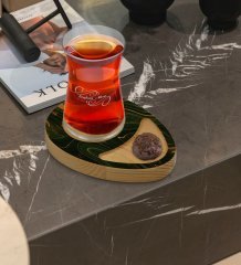 Kişiye Özel Mermer Tasarımlı Doğal Ahşap Tabaklı Heybeli Çay Bardağı Sunum Seti Model 4