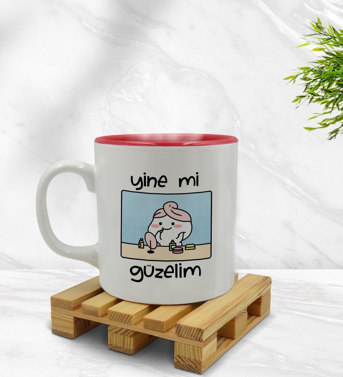 Bk Gift Yine Mi Güzelim Tasarımlı İçi Kırmızı Renkli Kupa Bardak Model 1