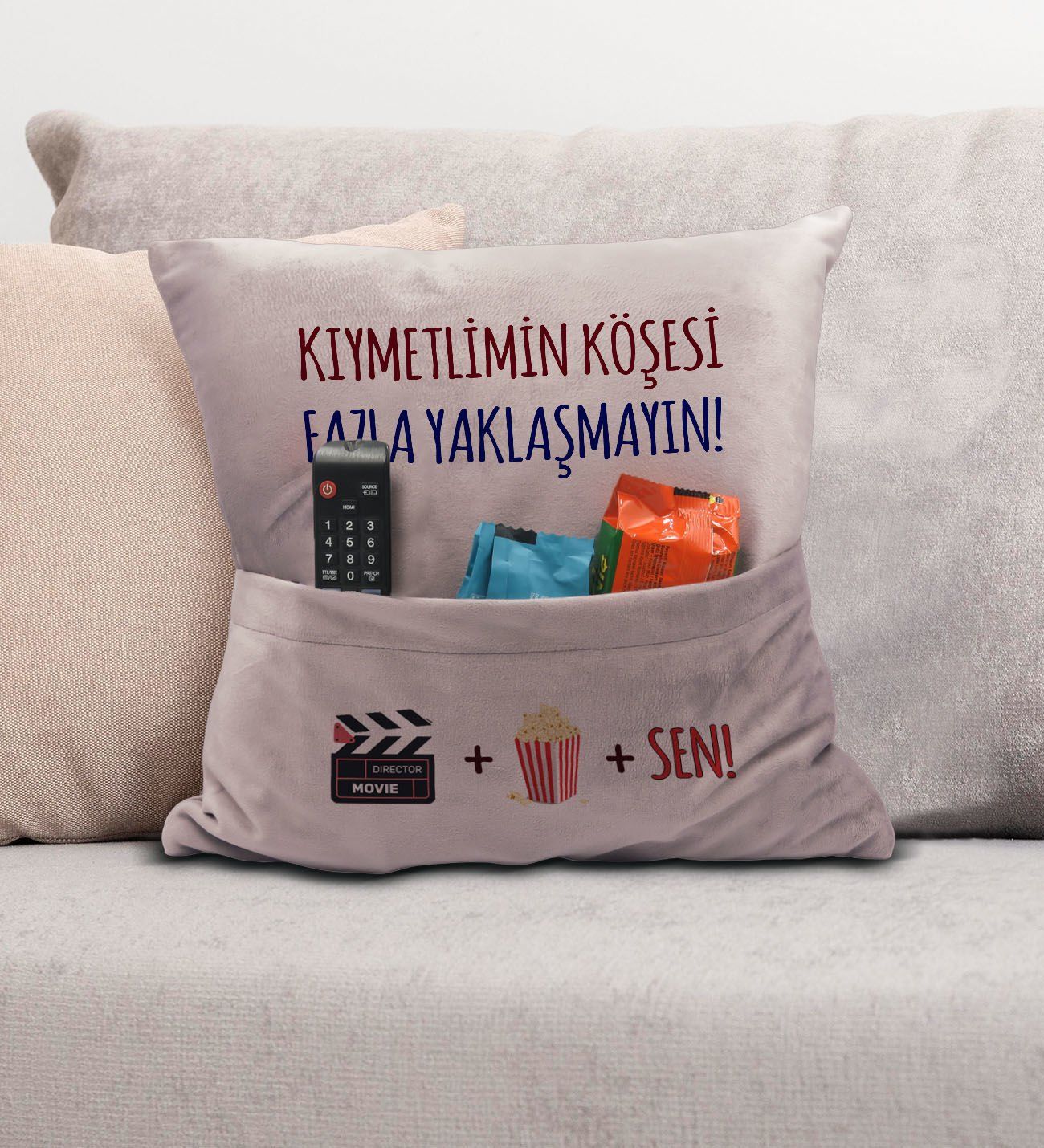 BK Gift Eğlenceli Tasarımlı Organizer Kumanda ve Atıştırmalık Cepli Pembe Kırlent Yastık- 9, Ev Dekoru, Ev Hediyesi
