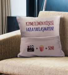 BK Gift Eğlenceli Tasarımlı Organizer Kumanda ve Atıştırmalık Cepli Pembe Kırlent Yastık- 9, Ev Dekoru, Ev Hediyesi