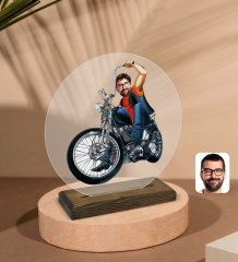 Kişiye Özel Erkek Motorcu Karikatürlü Yuvarlak Ahşap Standlı Biblo-5