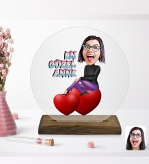 Kişiye Özel En Güzel Anne Karikatürlü Yuvarlak Ahşap Standlı Biblo-1