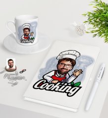 Kişiye Özel Erkek Chef Karikatürlü Beyaz Defter Kalem Türk Kahvesi Fincanı Seti-14