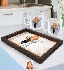 Kişiye Özel Kadın Kuaför Karikatürlü Doğal Ahşap Tepsi ve 2’li Kupa Bardak Seti-1
