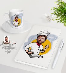 Kişiye Özel Erkek Chef Karikatürlü Beyaz Defter Kalem Türk Kahvesi Fincanı Seti-12