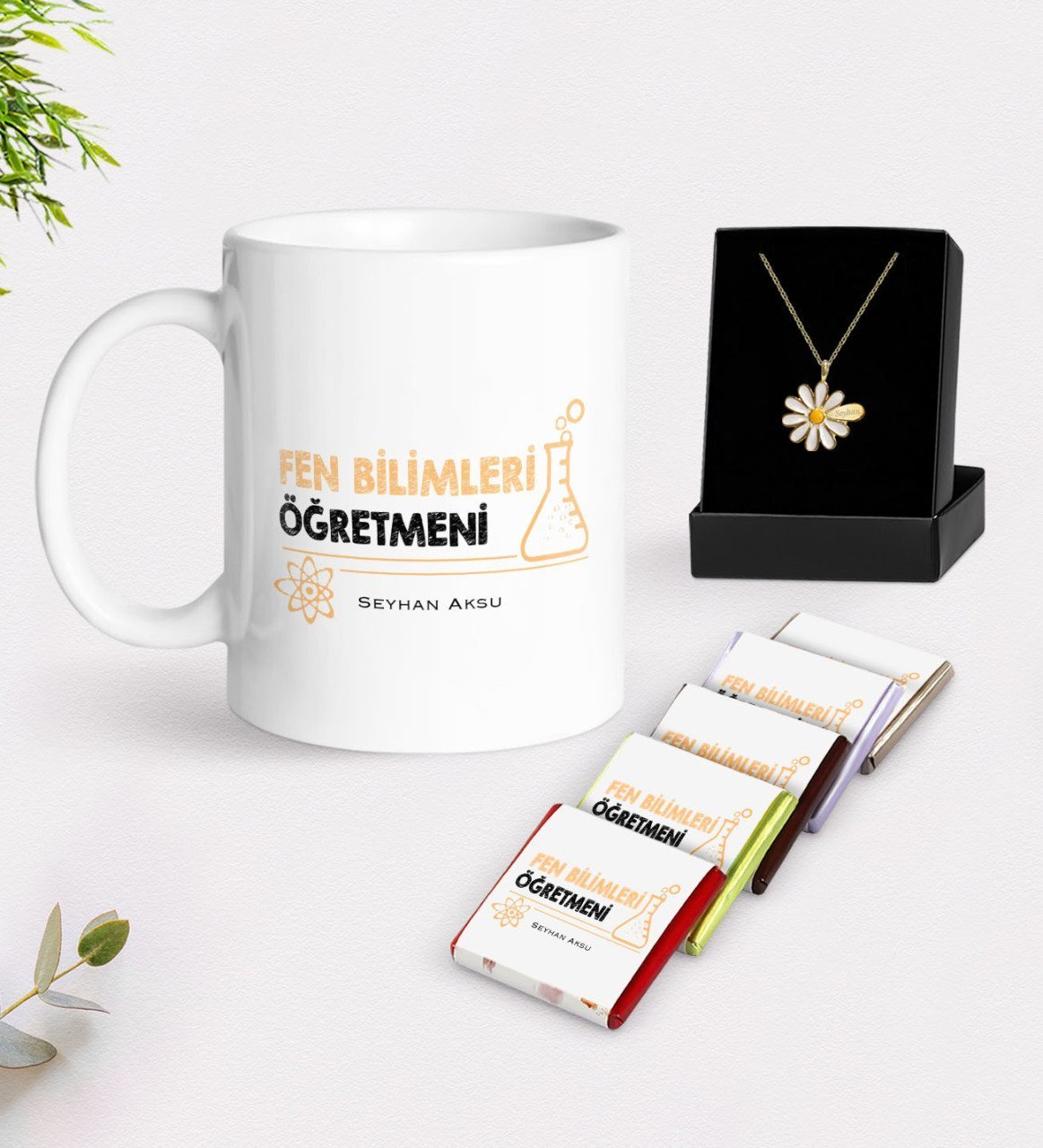 Kişiye Özel Fen Bilimleri Öğretmeni Beyaz Kupa Çikolata ve İsimli Papatya Kolye Hediye Seti-4