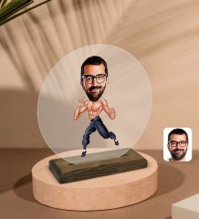 Kişiye Özel Bruce Lee Karikatürlü Yuvarlak Ahşap Standlı Biblo-1