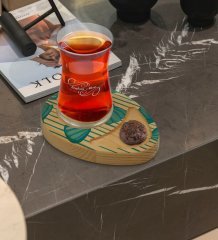 Kişiye Özel Deniz Kabukları Tasarımlı Doğal Ahşap Tabaklı Heybeli Çay Bardağı Sunum Seti Model 2