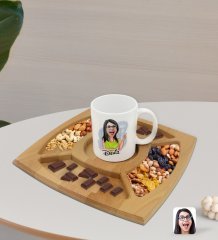Kişiye Özel Kadın Karikatürlü Beyaz Kupa ve Doğal Masif Ahşap 4 Bölmeli Sunum Tabağı Çerezlik Hediye Seti-19