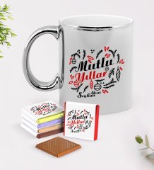 Kişiye Özel Yılbaşı Mutlu Yıllar Krom Kupa ve Çikolata Hediye Seti-4