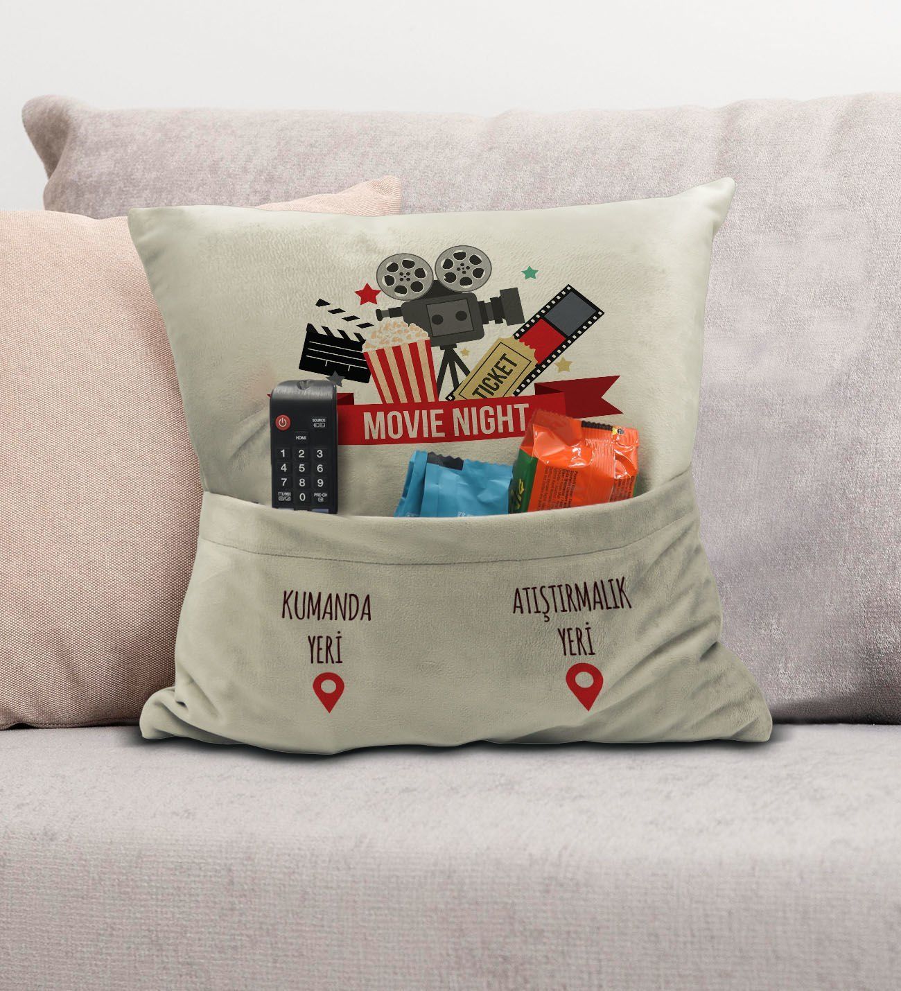 BK Gift Eğlenceli Tasarımlı Organizer Kumanda ve Atıştırmalık Cepli Krem Kırlent Yastık- 12, Ev Dekoru, Ev Hediyesi