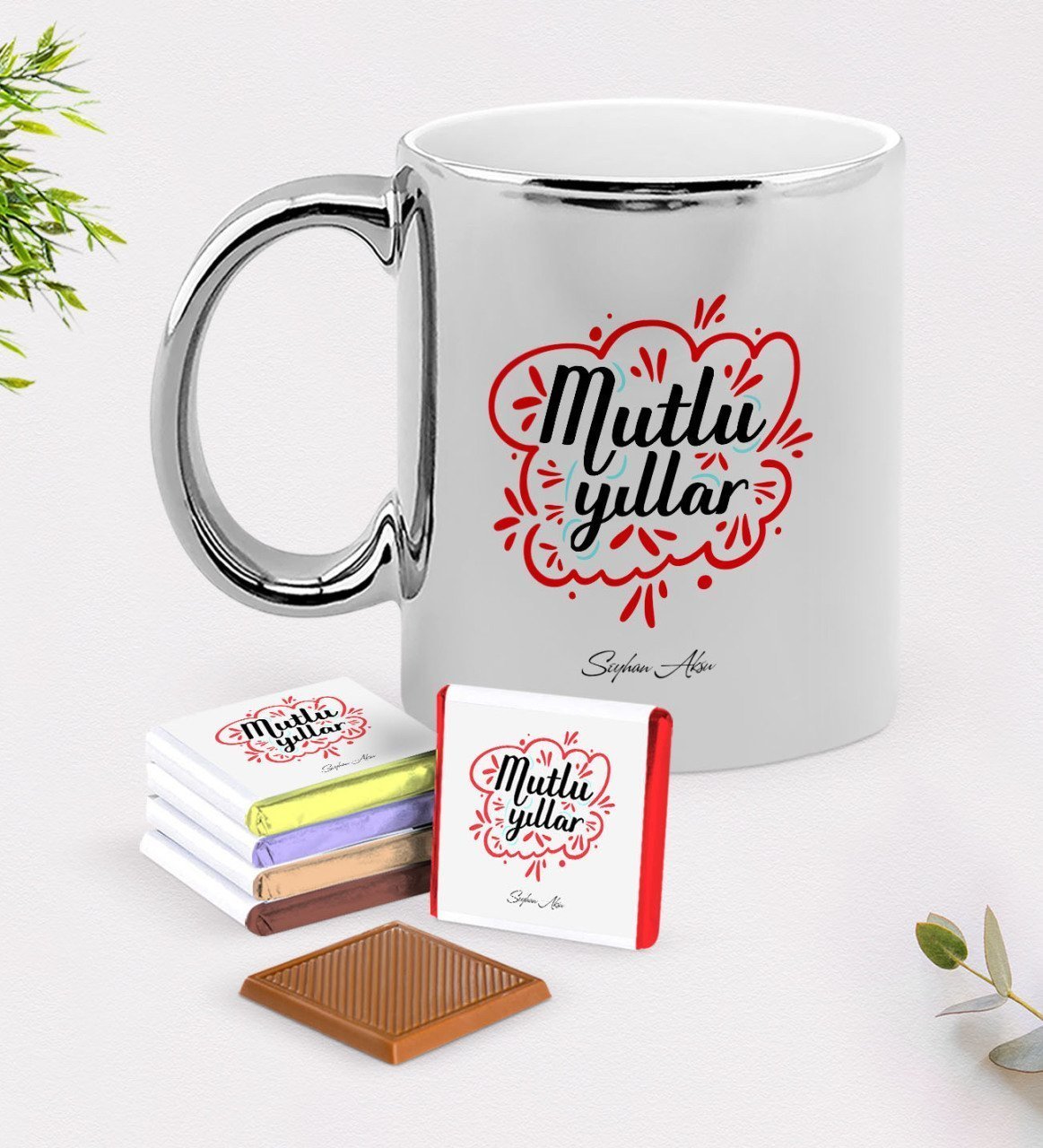 Kişiye Özel Yılbaşı Mutlu Yıllar Krom Kupa ve Çikolata Hediye Seti-3