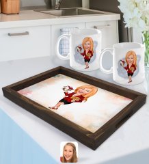 Kişiye Özel Kadın Emlakçı Karikatürlü Doğal Ahşap Tepsi ve 2’li Kupa Bardak Seti-2