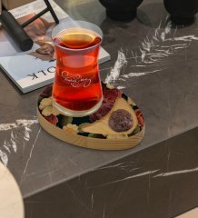 Kişiye Özel Çiçekler Tasarımlı Doğal Ahşap Tabaklı Heybeli Çay Bardağı Sunum Seti Model 6