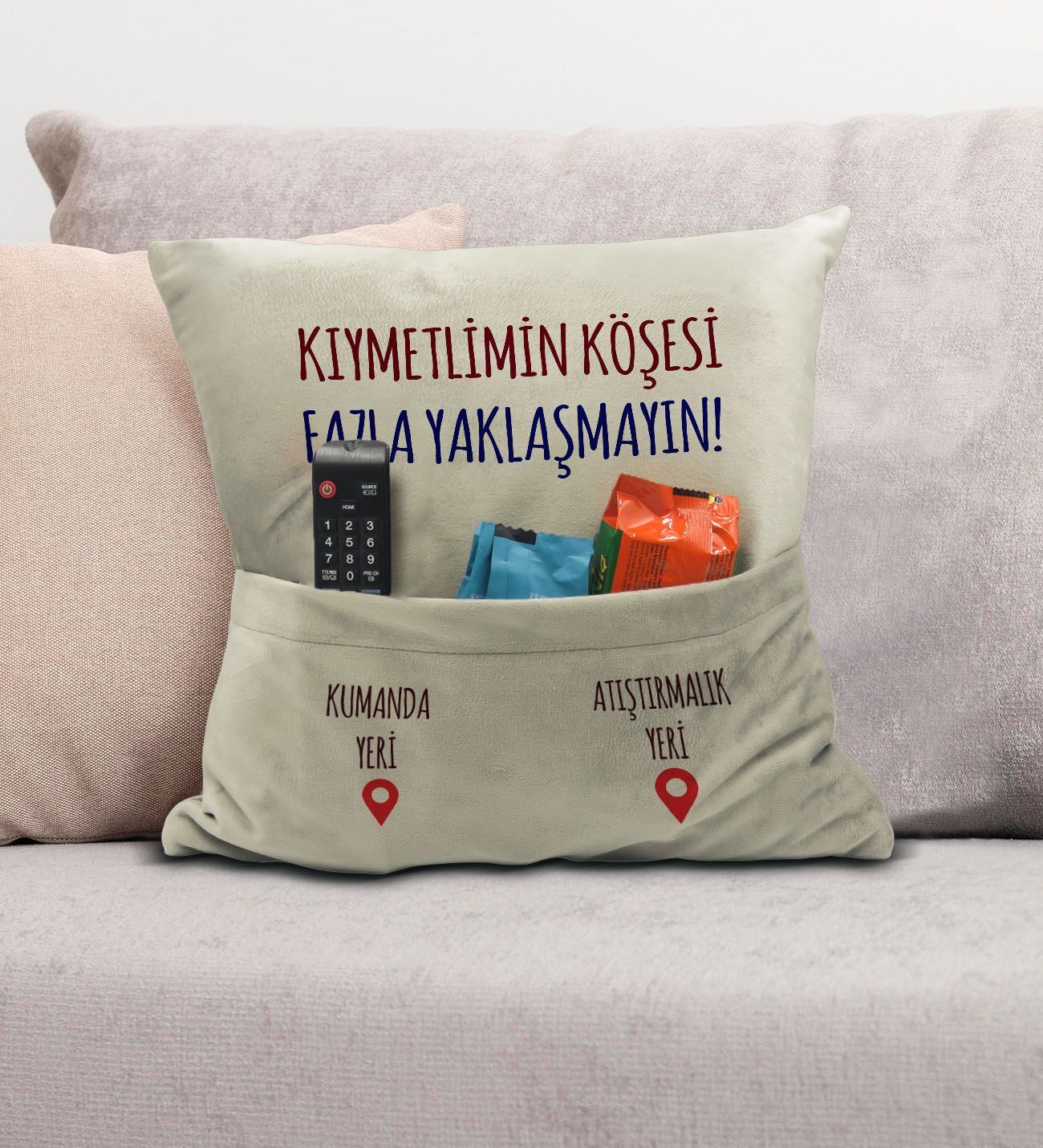 BK Gift Eğlenceli Tasarımlı Organizer Kumanda ve Atıştırmalık Cepli Krem Kırlent Yastık- 10, Ev Dekoru, Ev Hediyesi