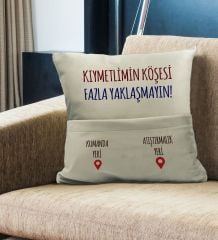 BK Gift Eğlenceli Tasarımlı Organizer Kumanda ve Atıştırmalık Cepli Krem Kırlent Yastık- 10, Ev Dekoru, Ev Hediyesi