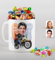 Kişiye Özel Sevgililer Karikatürlü Beyaz Kupa ve Haribo Şeker Hediye Seti-17