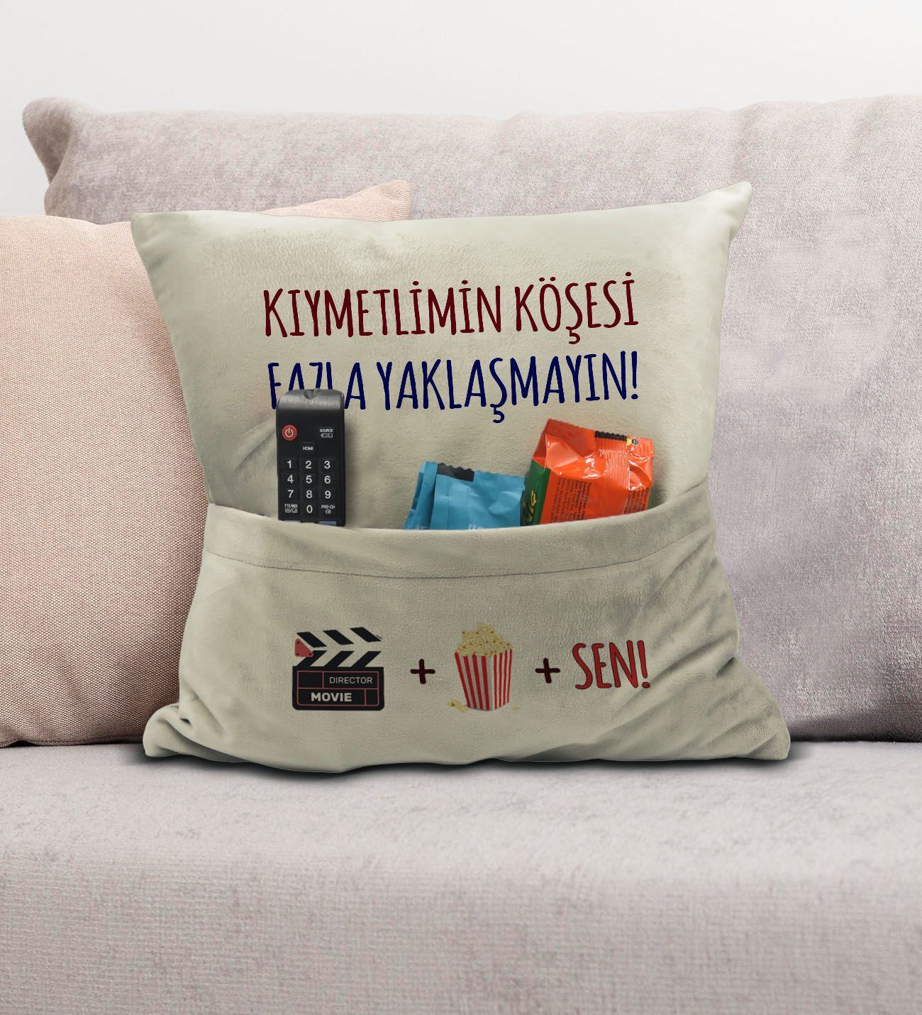BK Gift Eğlenceli Tasarımlı Organizer Kumanda ve Atıştırmalık Cepli Krem Kırlent Yastık- 9, Ev Dekoru, Ev Hediyesi