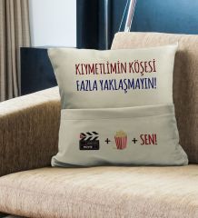 BK Gift Eğlenceli Tasarımlı Organizer Kumanda ve Atıştırmalık Cepli Krem Kırlent Yastık- 9, Ev Dekoru, Ev Hediyesi