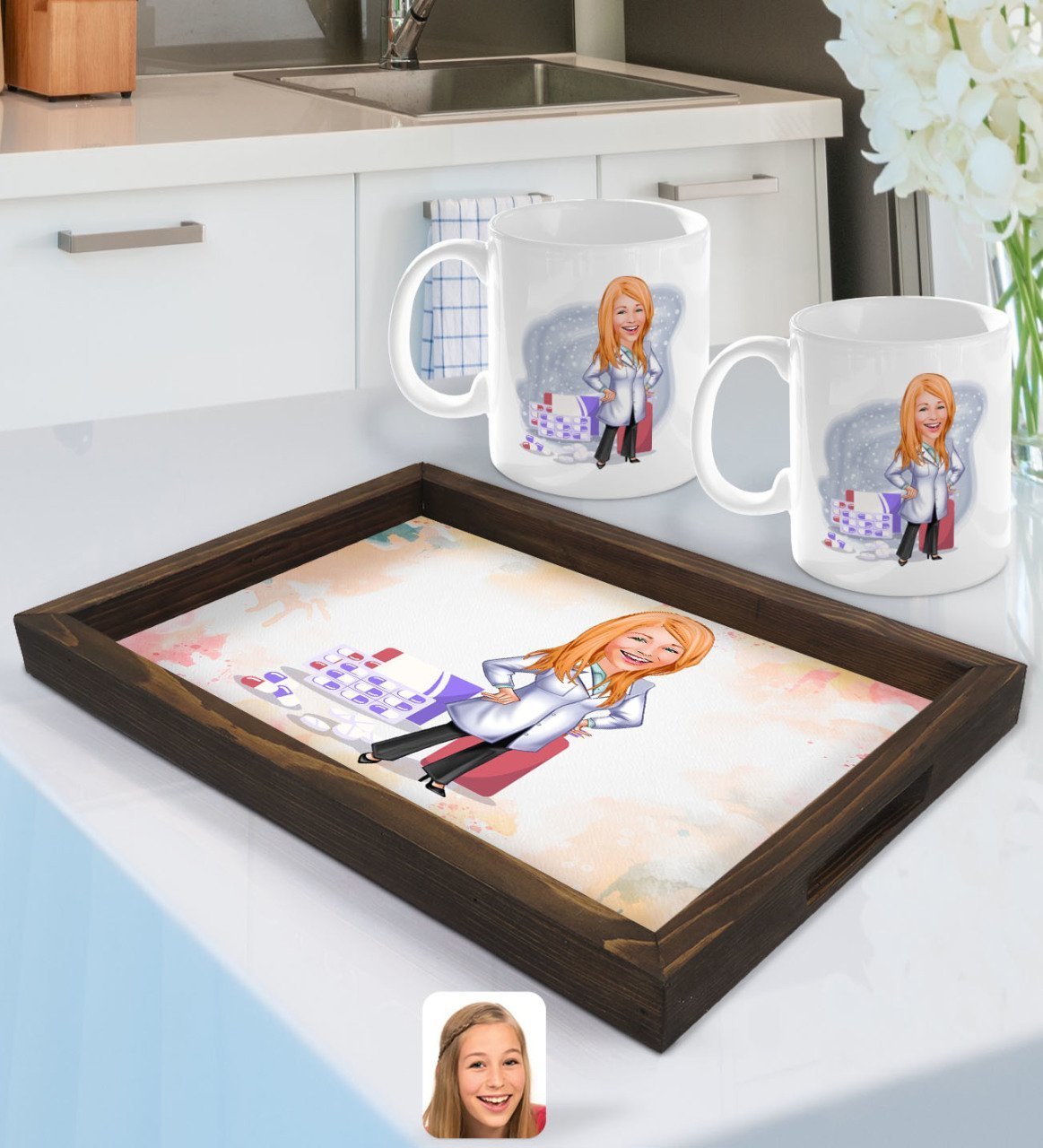 Kişiye Özel Kadın Eczacı Karikatürlü Doğal Ahşap Tepsi ve 2’li Kupa Bardak Seti-3