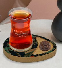 Kişiye Özel Çiçekler Tasarımlı Doğal Ahşap Tabaklı Heybeli Çay Bardağı Sunum Seti Model 2