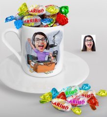 Kişiye Özel Bayan Radyocu Karikatürlü Türk Kahvesi Fincanı ve Haribo Şeker Hediye Seti-1